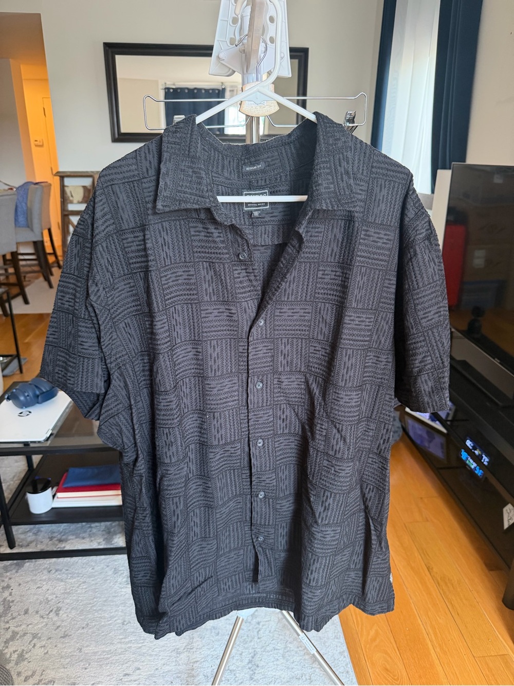 GUESS Black Textured Short-Sleeve Button-Down Shirt
